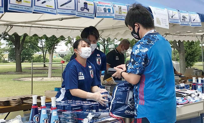 サッカー日本代表戦グッズ販売実習