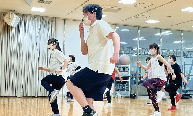 フィットネスクラブ ティップネスダンスイベントレッスン実習の様子