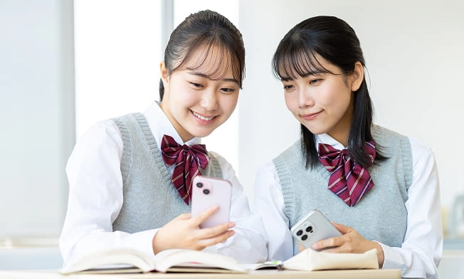 学校を調べている様子