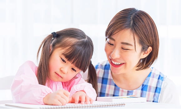 託児所職員の画像