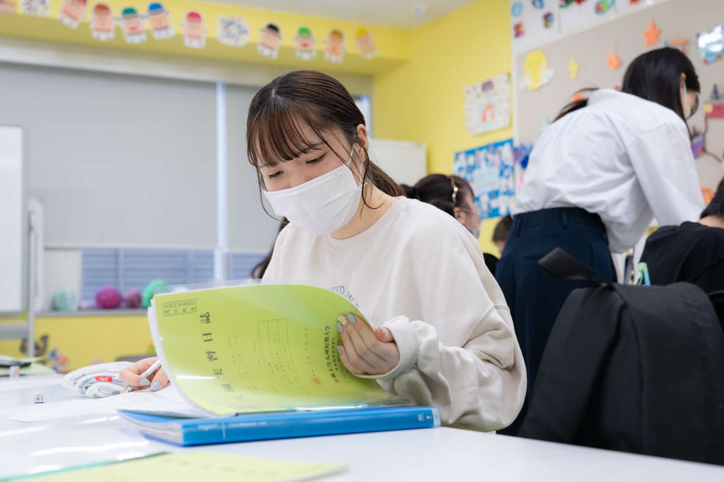保育士になるには 専門学校と大学どちらがオススメ? メリットとデメリットを ご紹介します!