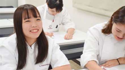 授業を受ける学生