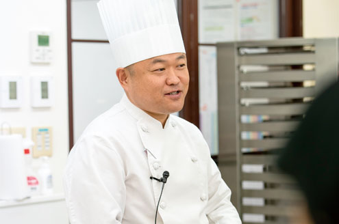 講師